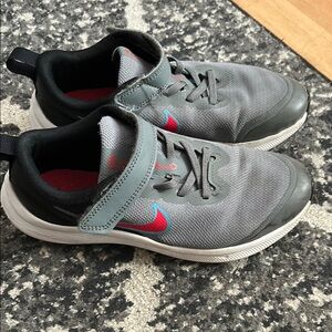 Nike Starrunner Sneaker, Boys Size 2